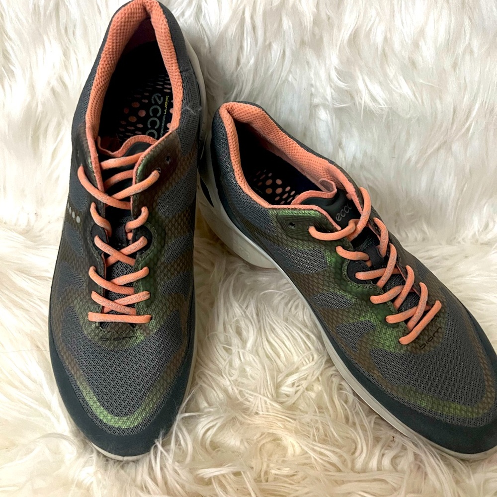Ecco size 7 Natural Biom Lite
Great condition! Like new size 7!